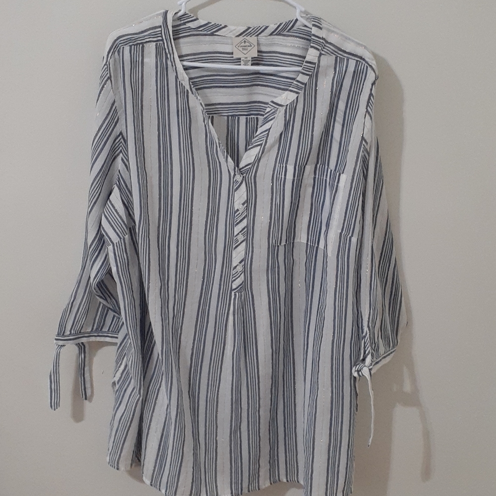 Woman's Saint John's Bay shirt, NWT. Size 2X.